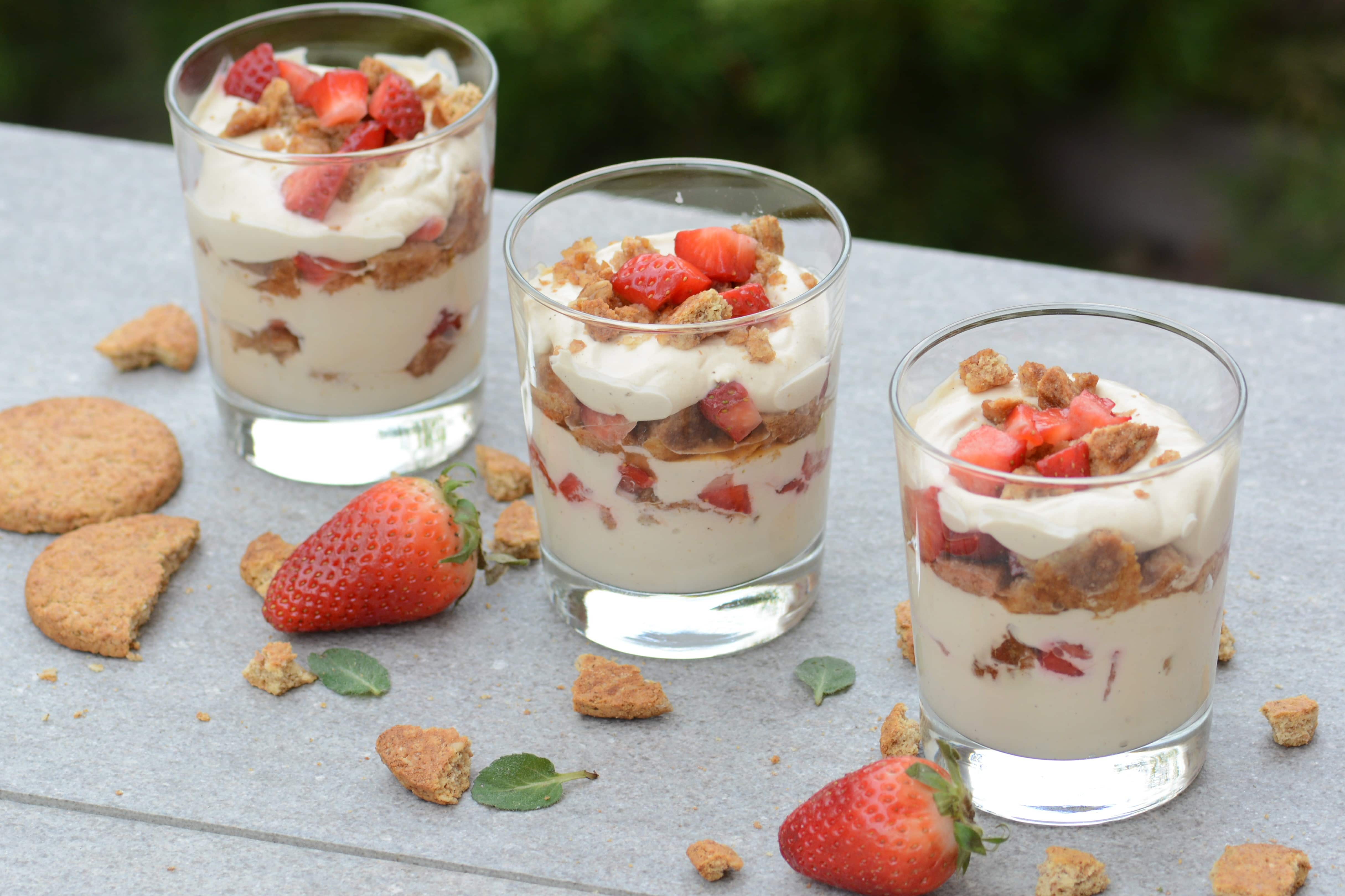 Erdbeerschichtdessert