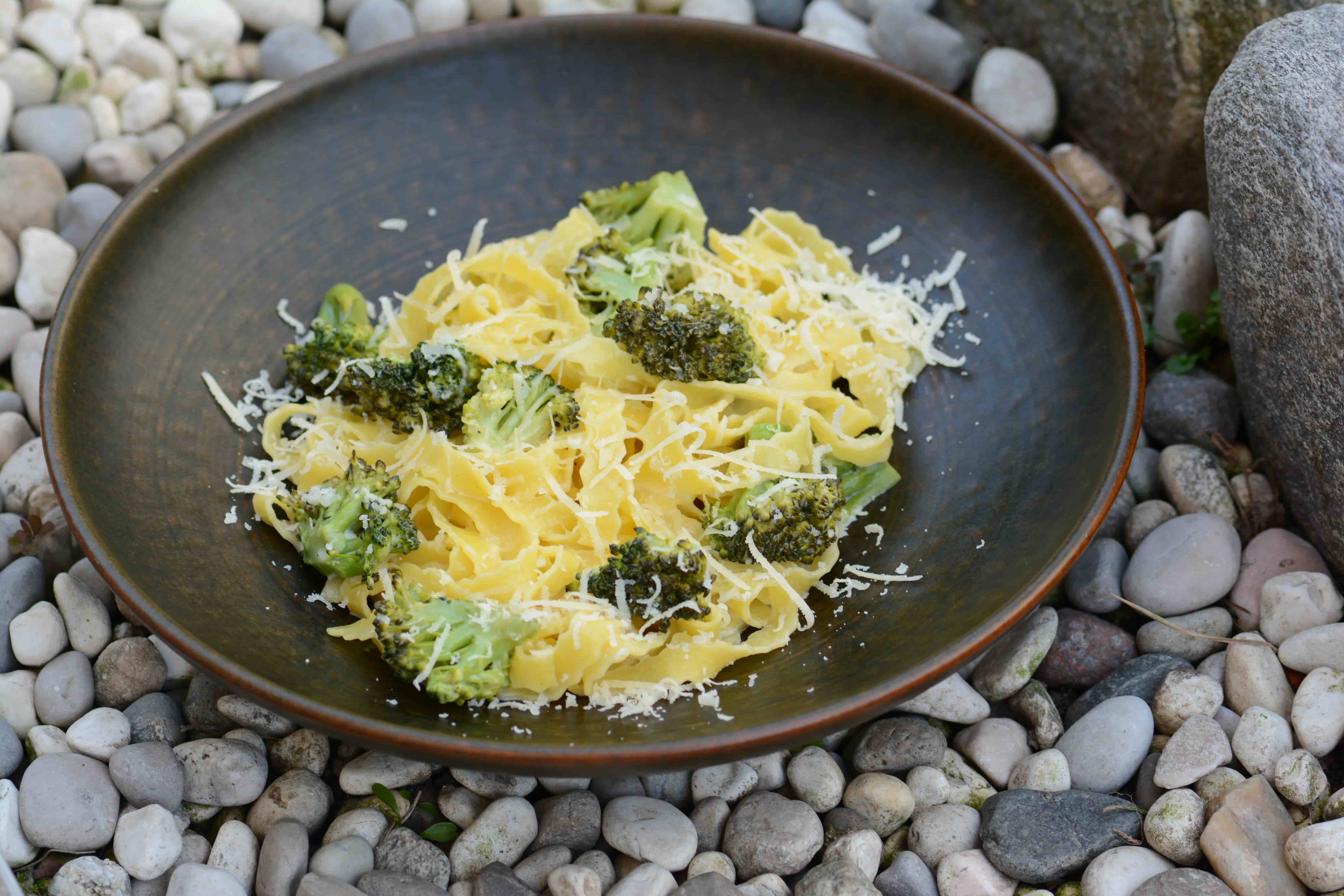 Broccolinudel